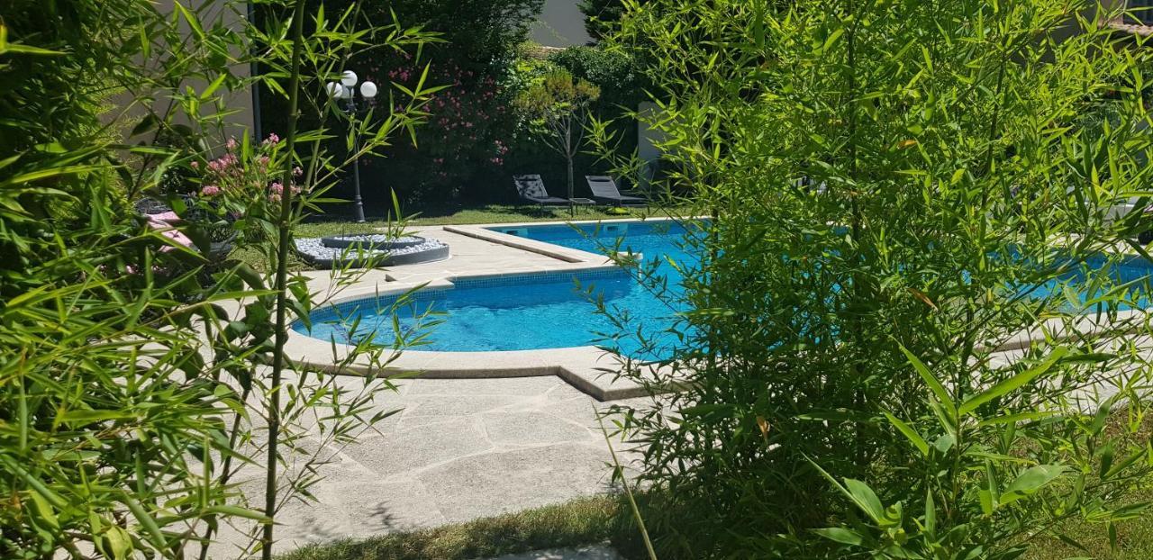 Le Mas Angelussi - Le Clos Du Soleil Salon-de-Provence Exterior foto